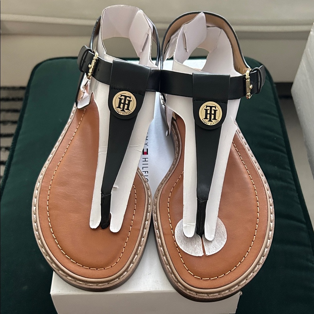 Tommy Hilfiger Women's Black and Brown Sandals